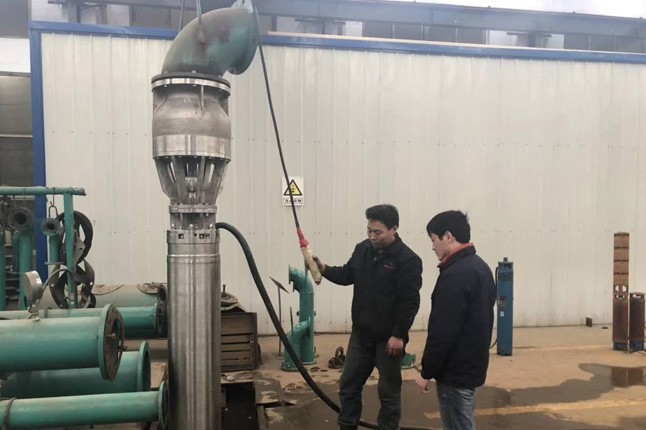 流量1200立方、楊程18米的不銹鋼304材質潛水泵測試合格