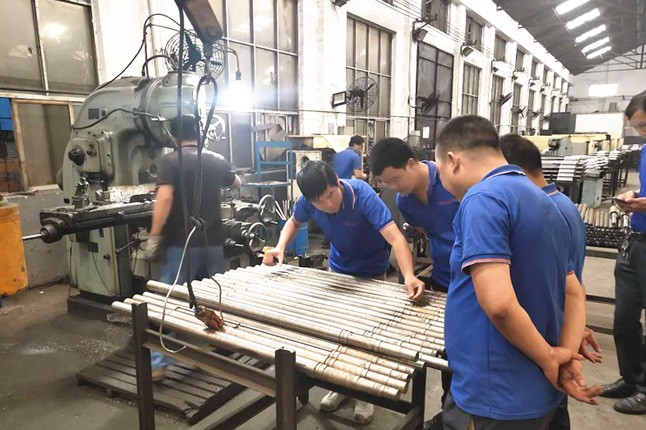 鄭州市神龍泵業(yè)有限公司每周對各個工序進行質量監(jiān)督檢驗的現(xiàn)場。